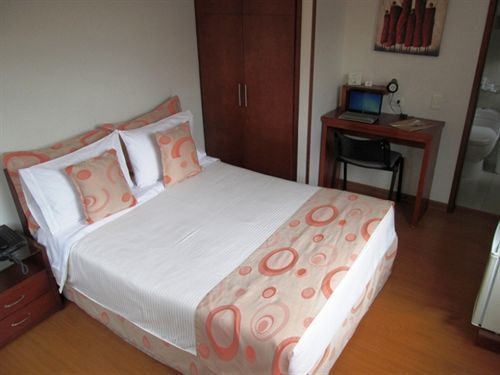 Ayenda 1068 Plaza 36 Hotel Bogota Exterior photo